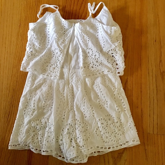 White Eyelet Romper 💕 - Picture 3 of 6